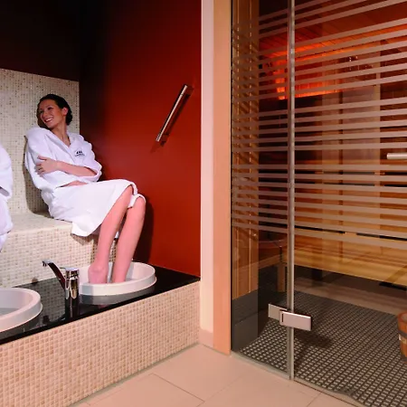 Отель Maritim Strandhotel Travemuende 4*