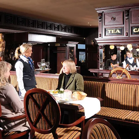מלון Maritim Strandhotel Travemuende 4*